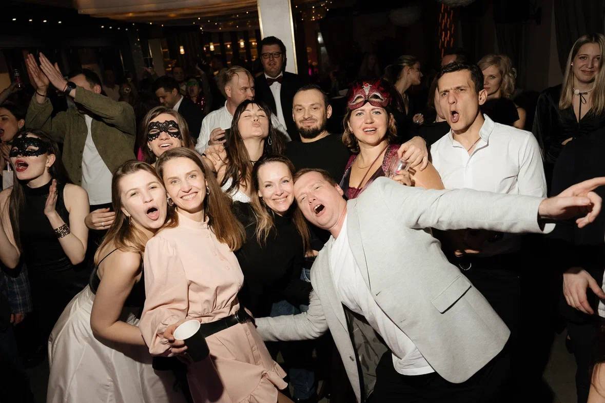 ОТЛИЧНАЯ АТМОСФЕРА И НОВЫЕ ЗНАКОМСТВА