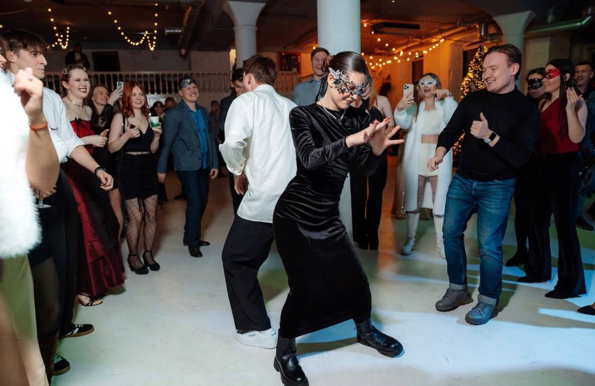 МУЗЫКАЛЬНОЕ СОПРОВОЖДЕНИЕ И ТАНЦЫ